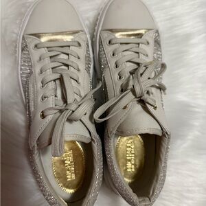Stylish Women's Sneakers in Cream and Gold